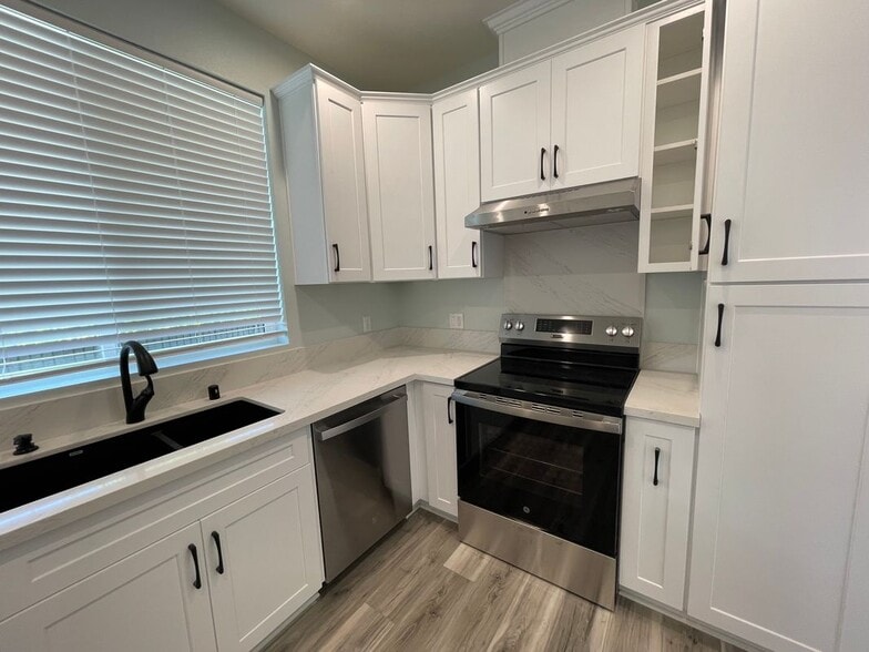 Building Photo - 7431 Warren Cir