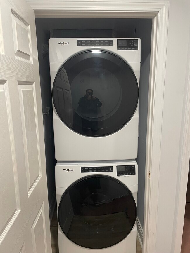 Dedicated in-unit laundry - 2200 N Leamington Ave