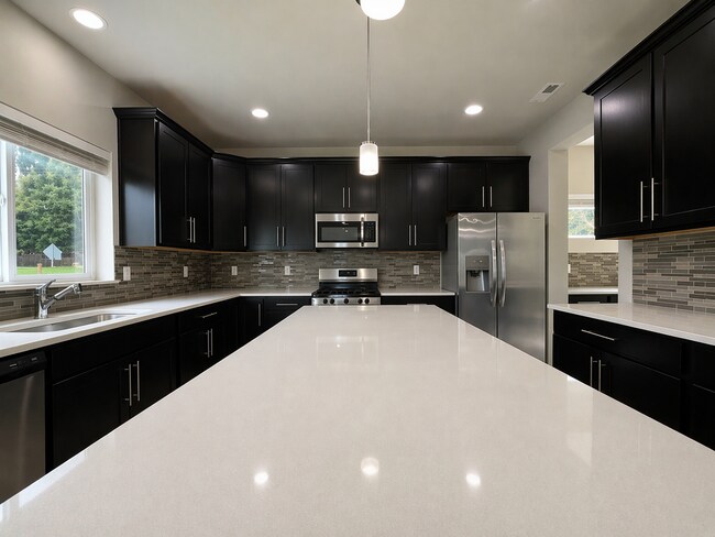 Building Photo - Spacious 4-Bedroom Home with Balcony and Fenced Yard in Marysville