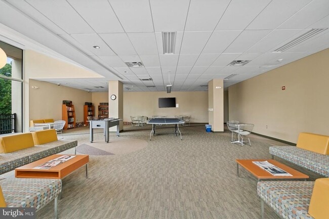 Building Photo - 4600 S Four Mile Run Dr