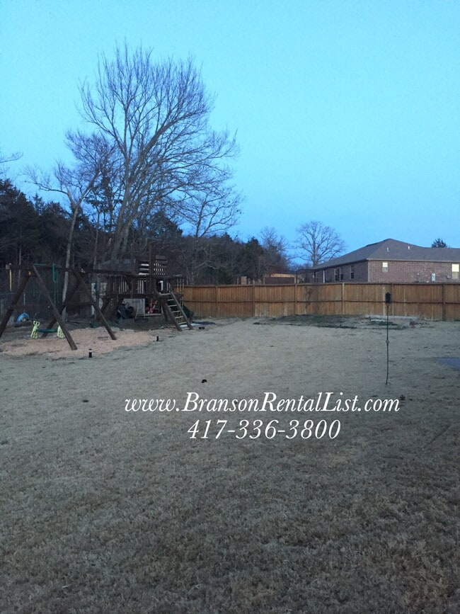 Building Photo - 3BR Home with Fenced in backyard
