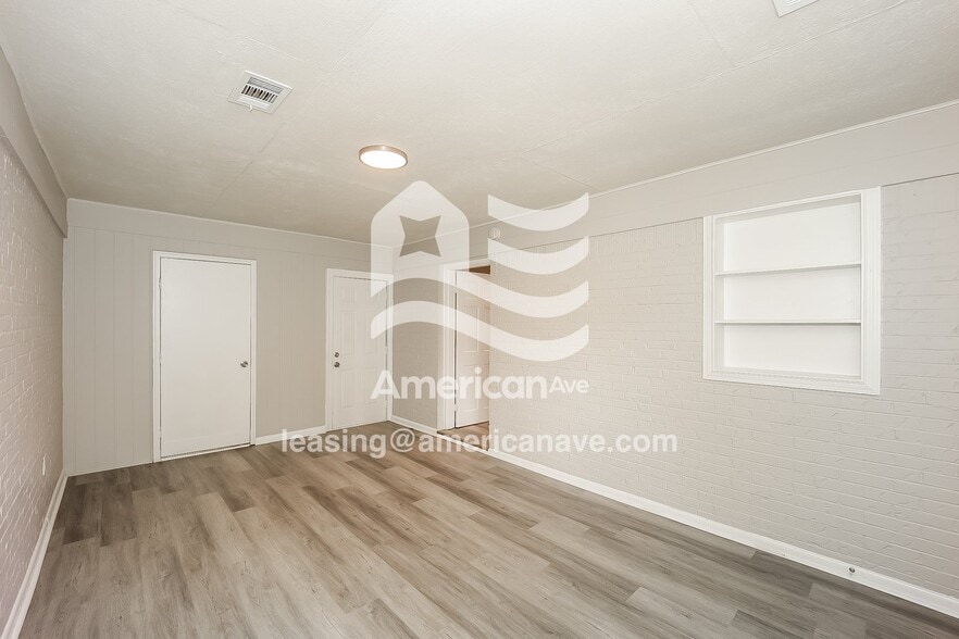 Building Photo - 1122 Briarwood Ave