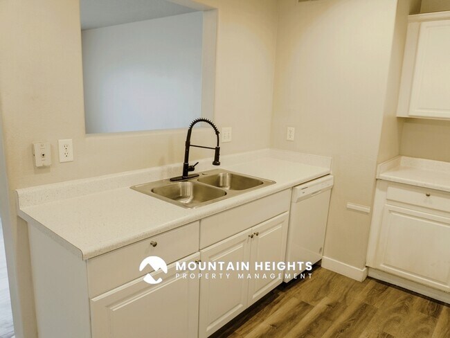 Building Photo - 26 W 7500 S