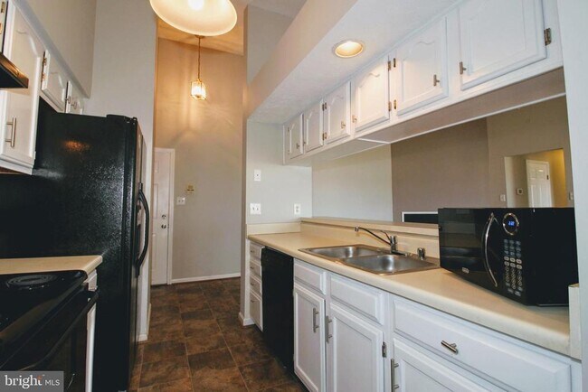 Building Photo - 605 Himes Ave