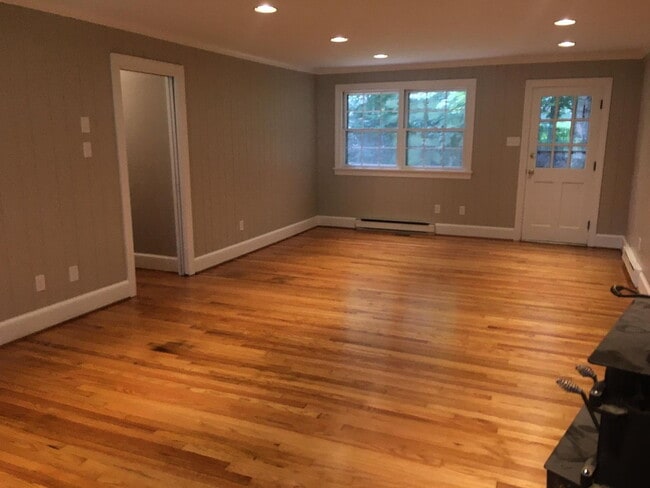 Building Photo - SINGLE FAMILY HOME.