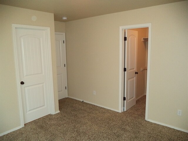 Building Photo - 656 W White Fang St