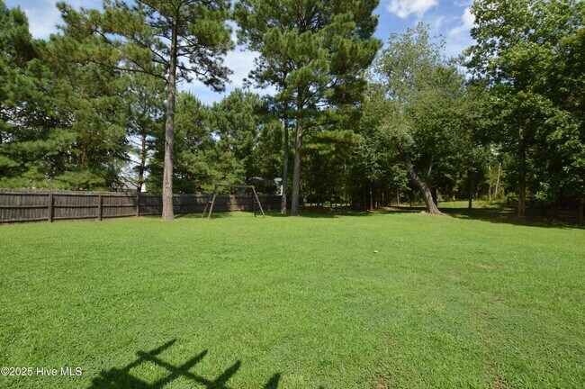 Building Photo - 120 Walnut Hills Dr