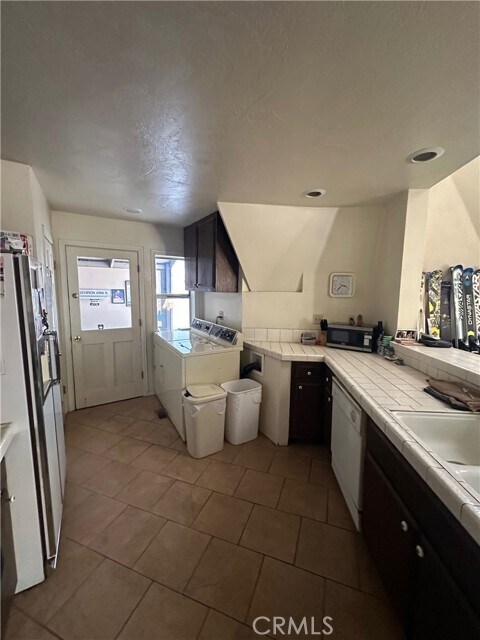 Building Photo - 600 Summit Blvd