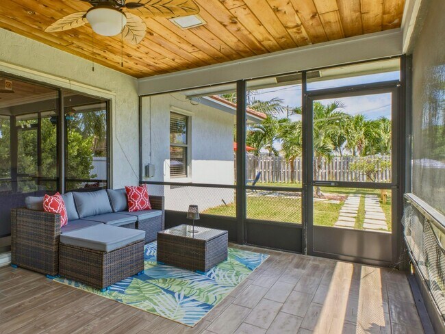 Building Photo - 1127 Sea Pines Way