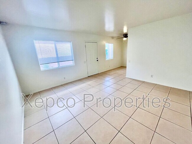 Building Photo - 585 E Cottonwood Rd