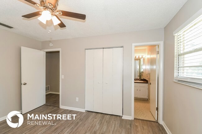 Building Photo - 3331 Lakemar Pl