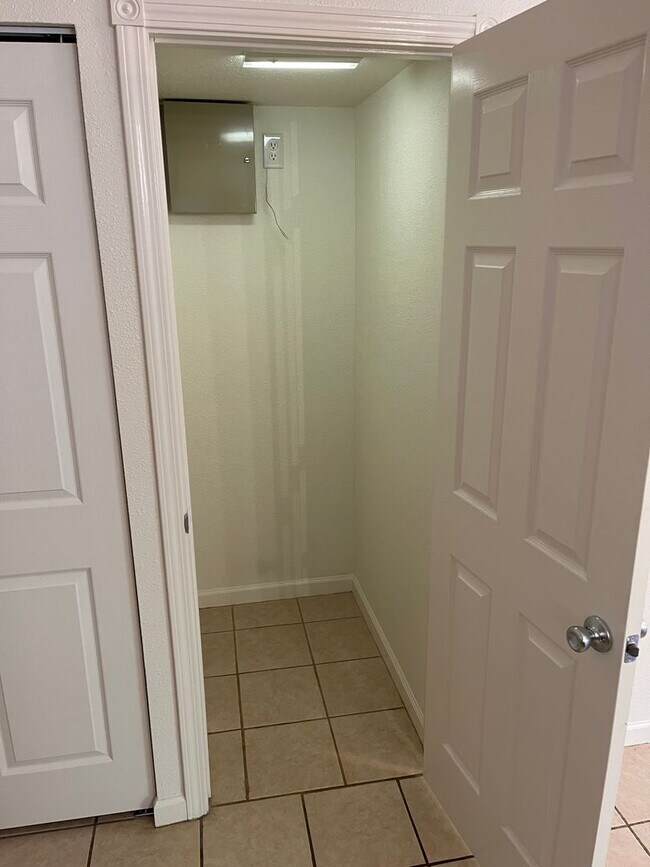 Building Photo - 14772 Holmwood Dr