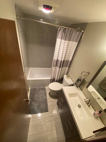 Building Photo - 2834 Warren St