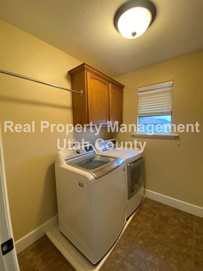 Building Photo - 1769 S 700 W