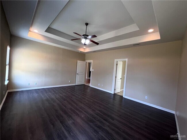 Building Photo - 3701 Blue Jay Dr