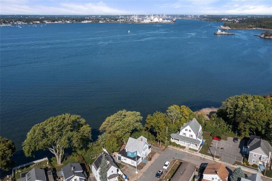 Building Photo - 2 Narragansett Ave