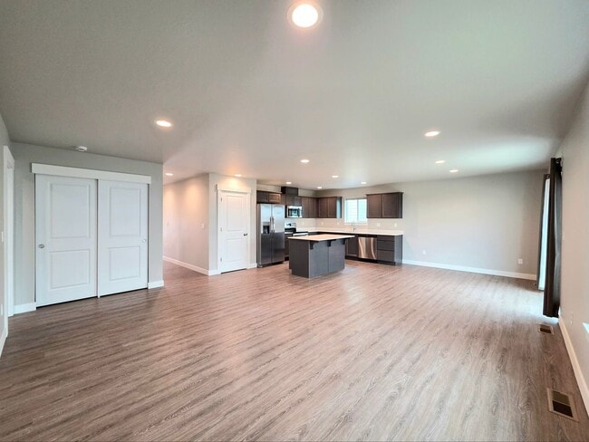 Building Photo - Newer Home in a Newer Community! 3-Bed, 2-Bath