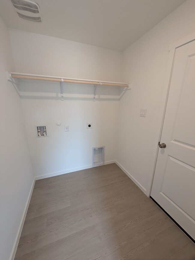 Building Photo - 19004 Encanto Aly