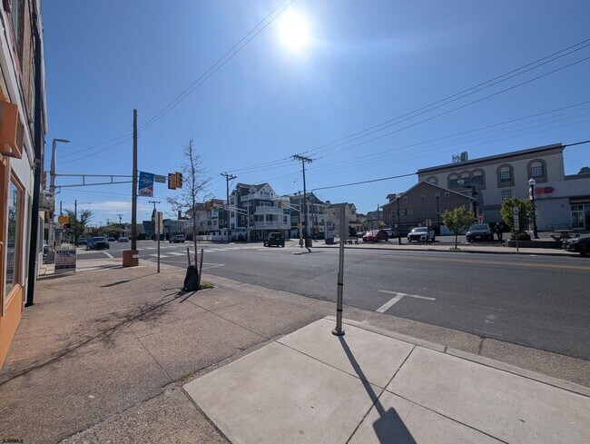 Building Photo - 6405 Ventnor Ave
