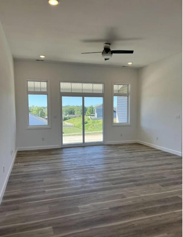 Building Photo - 624 Promenade Dr