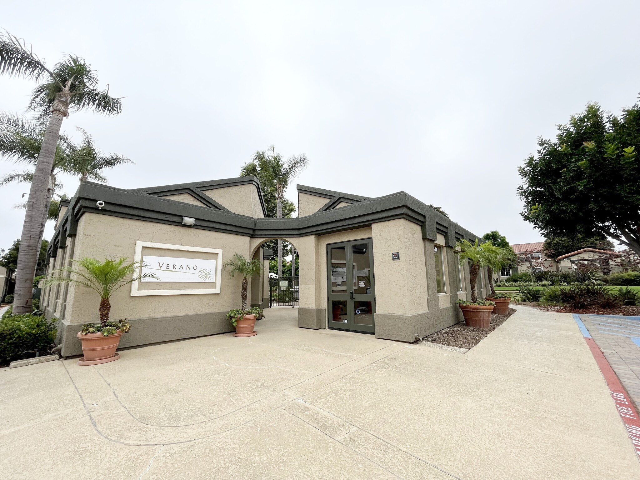 Building Photo - 7575 Charmant Dr
