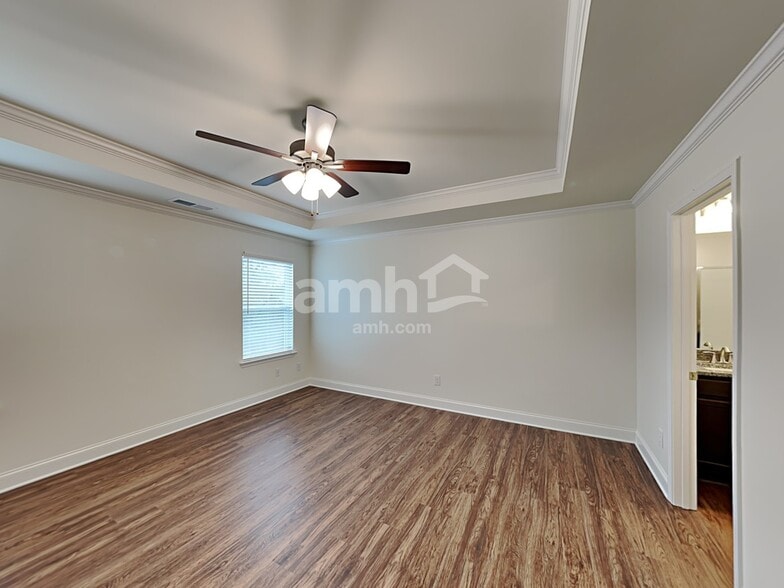 Building Photo - 15705 Thomas Rd