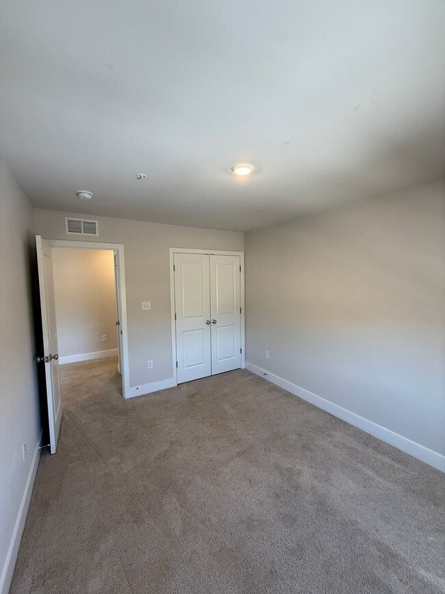 Building Photo - 1670 Lake Placid Dr