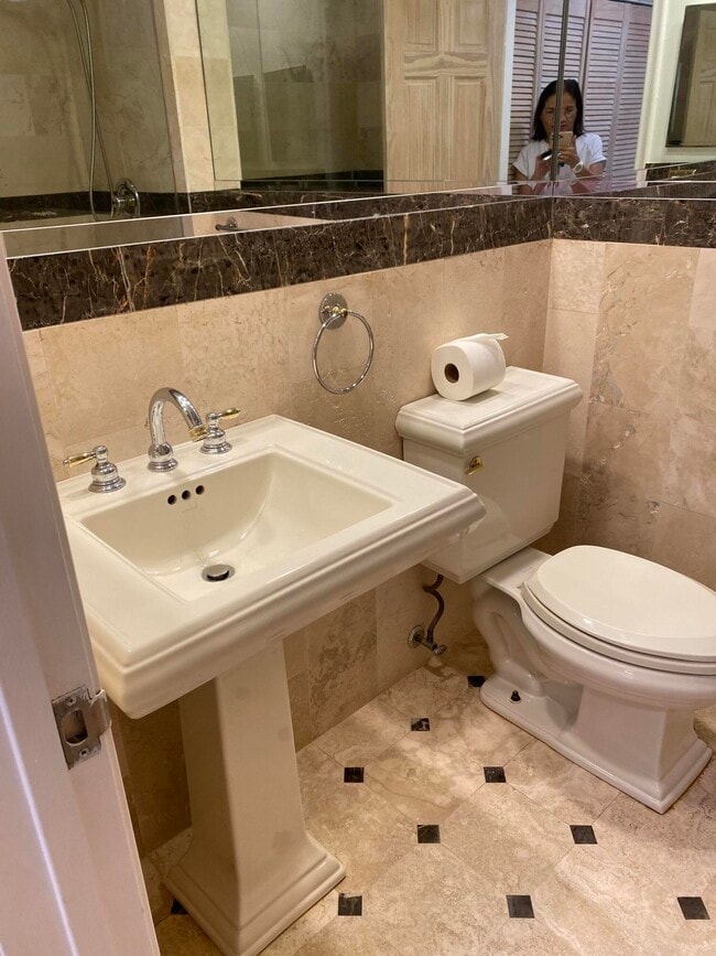 Building Photo - 5790 Fox Hollow Dr