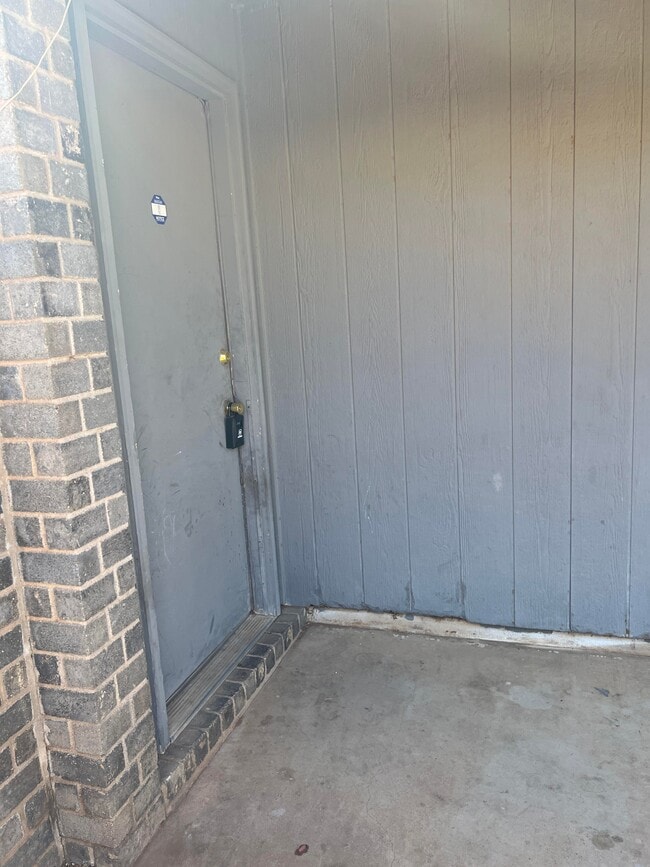 Building Photo - 5406 Duplex - Series C
