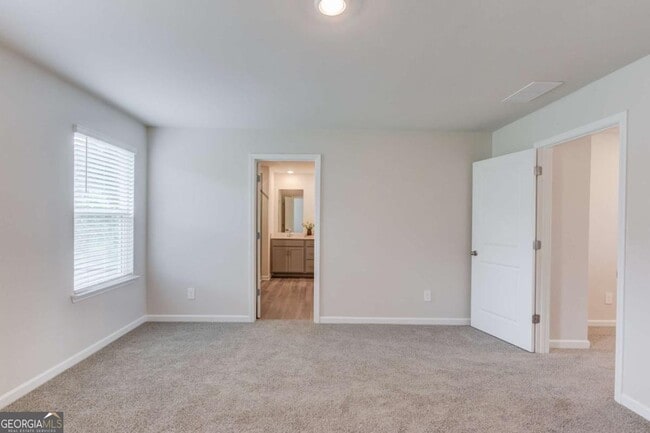 Building Photo - 1325 Lyon Wy Dr