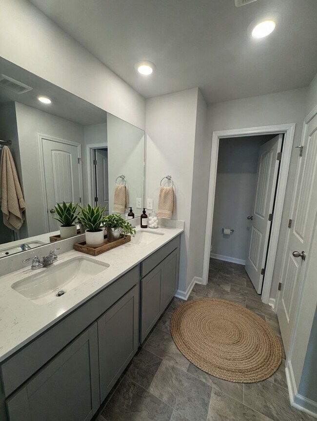 Building Photo - 1406 Walker Wy