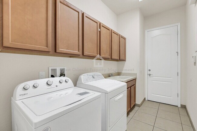 Building Photo - 10466 Stapeley Dr