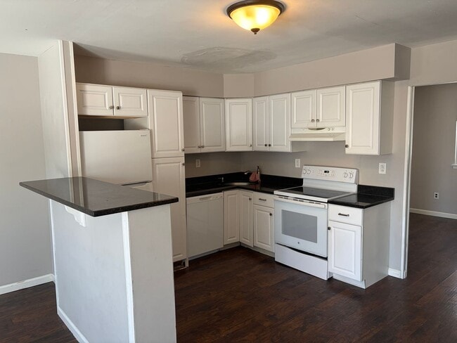 Building Photo - Renovated 3 Bed Twin Home for Rent