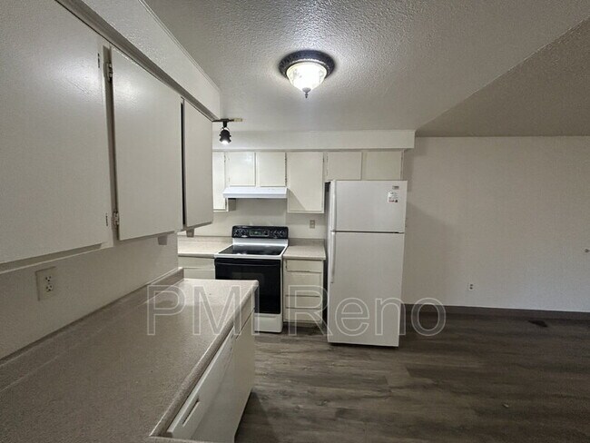 Building Photo - 6620 Lotus St