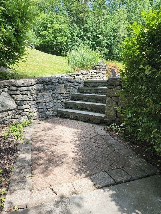 Building Photo - 5 Robin Dr