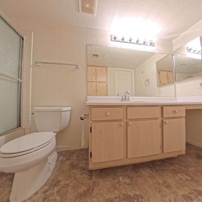 Building Photo - 2nd Level Specious One Bedroom Condo at Copper Sands!