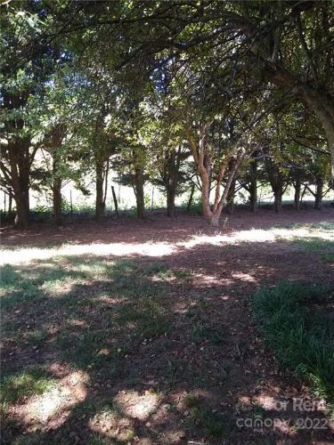 Building Photo - 5585 George Henry Dr