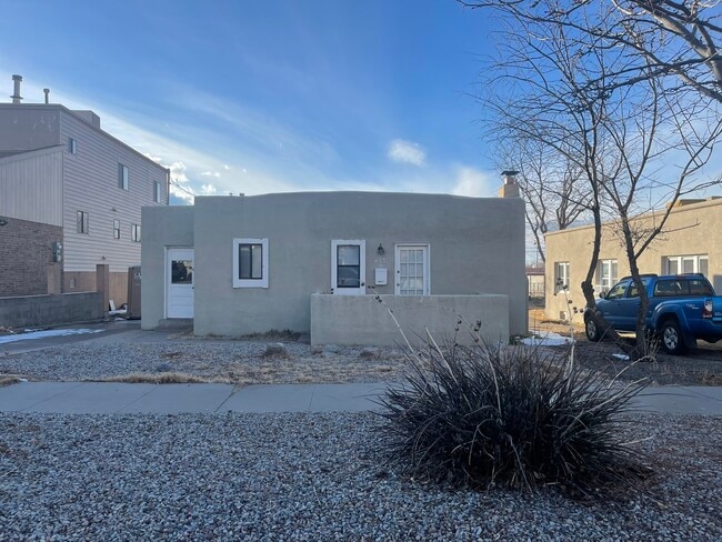 Building Photo - 407 Vassar Dr SE