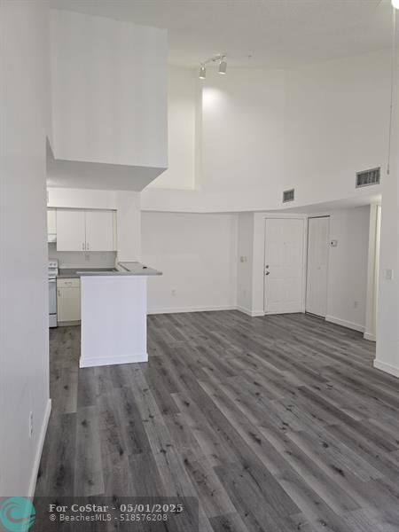 Building Photo - 7832 Sonoma Springs Cir