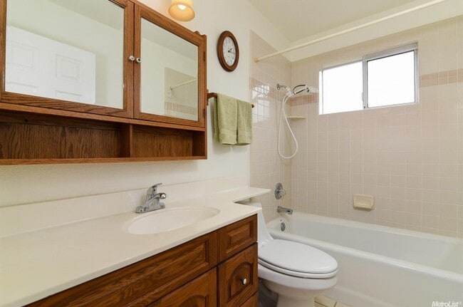 Building Photo - 2209 El Cejo Cir