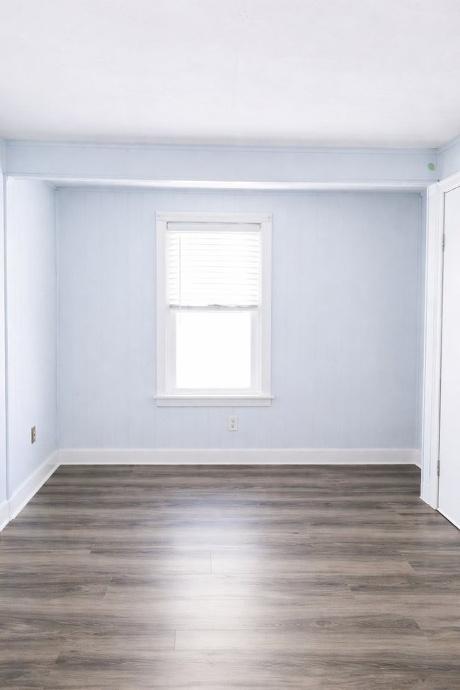 Building Photo - Cozy Milford Single Family – 3 Beds, Laundry, Parking!