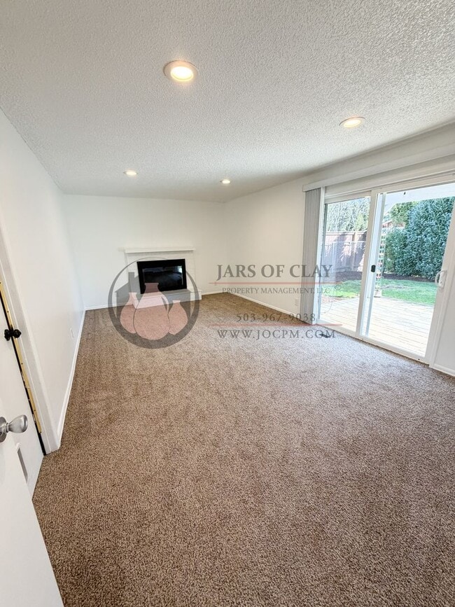 Building Photo - Move in ready South Salem Home!