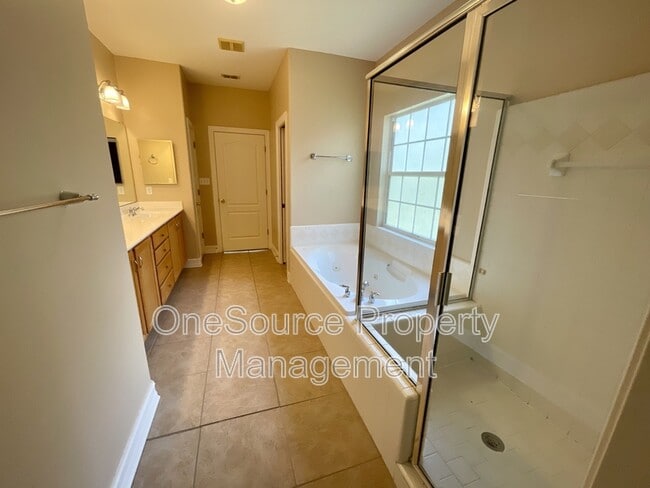 Building Photo - 979 Watersview Dr