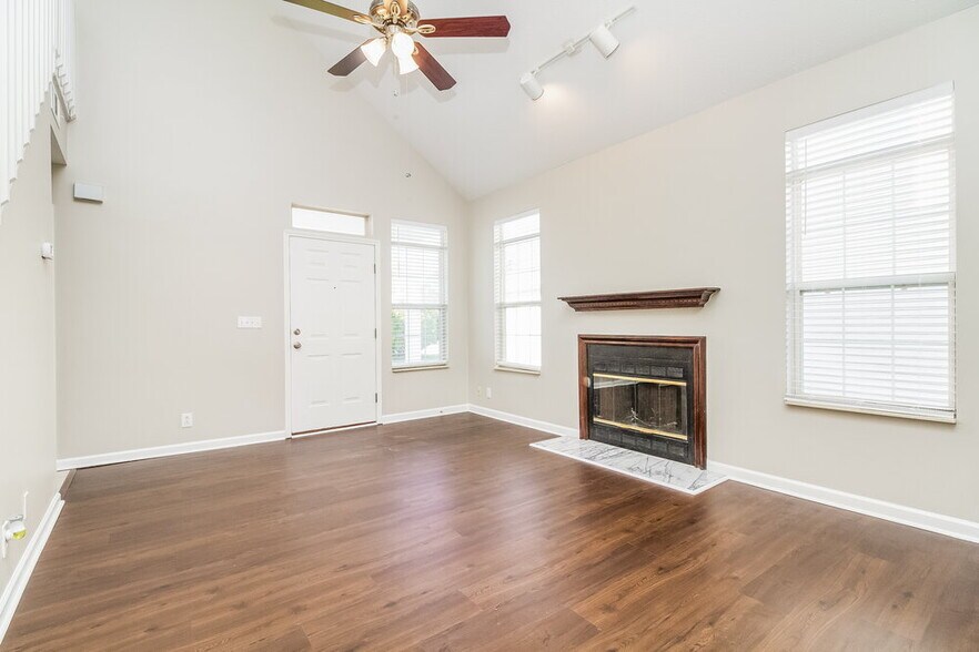 Building Photo - 909 Bexhill Ct S