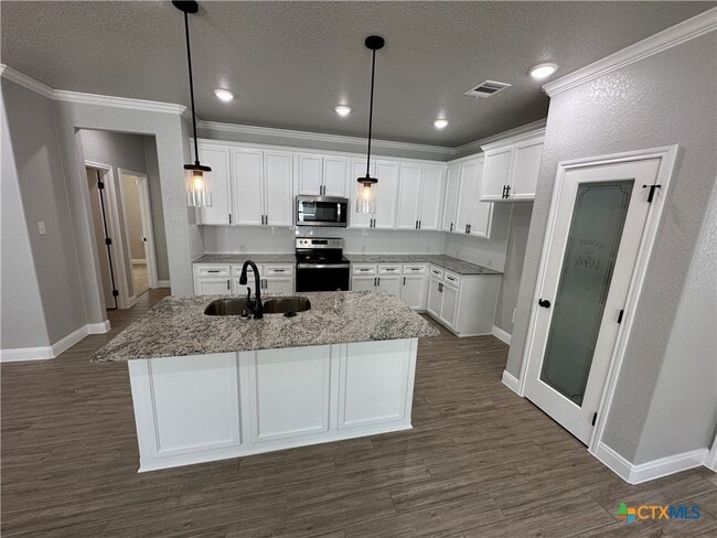 Building Photo - 1611 Sideoats Ln