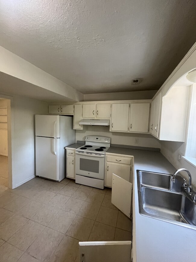 Building Photo - 409 N Main St