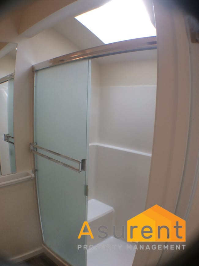 Building Photo - 3-Bedroom/2-Bathroom Home with Amazing Vie...
