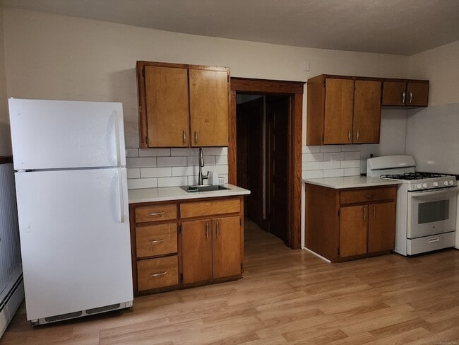 Building Photo - 106 Lyons St