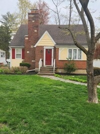 Building Photo - 1424 E Front St