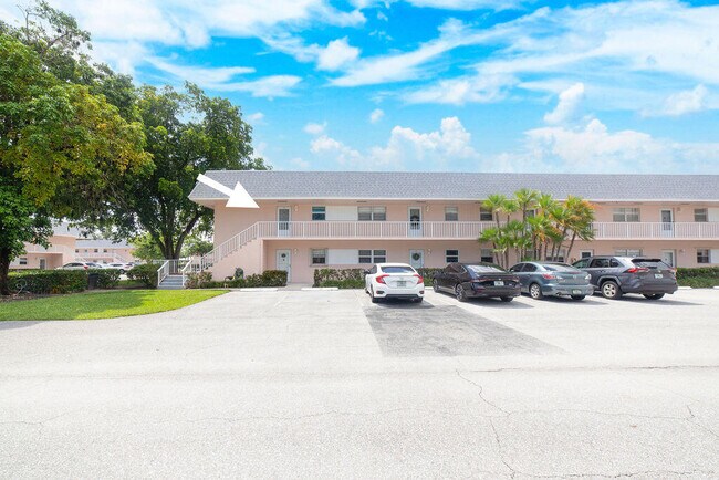 Building Photo - 18081 SE Country Club Dr